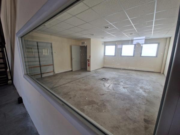 À LOUER – Local avec vitrine 250 m² – Montpellier Garosud – Visibilité A9