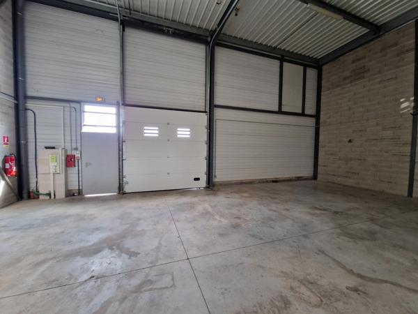 À LOUER – Local avec vitrine 250 m² – Montpellier Garosud – Visibilité A9