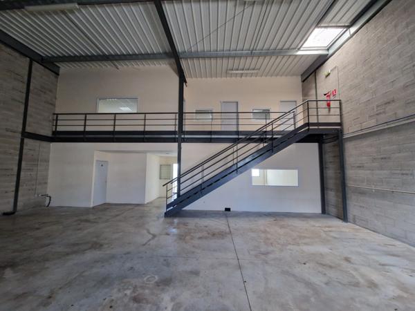 À LOUER – Local avec vitrine 250 m² – Montpellier Garosud – Visibilité A9