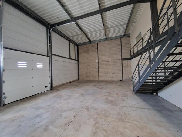 À LOUER – Local avec vitrine 250 m² – Montpellier Garosud – Visibilité A9