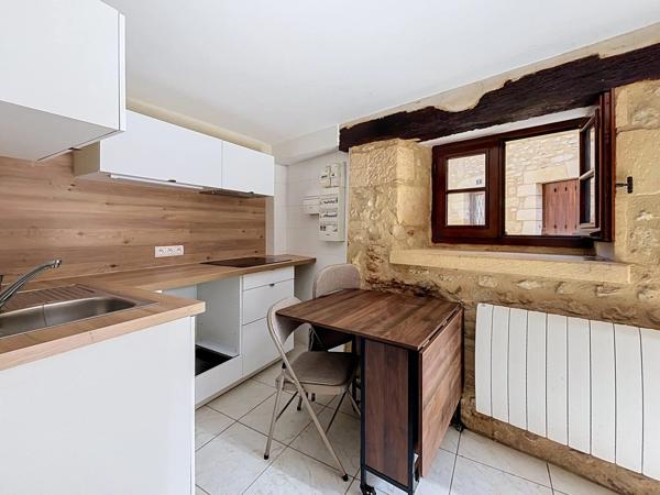 Location                                                      Maison de village
                        
                     2 pièces                      37 m2                     à Le Bugue