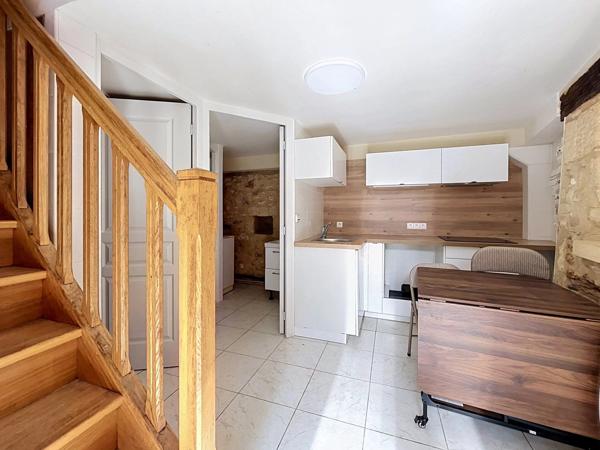 Location                                                      Maison de village
                        
                     2 pièces                      37 m2                     à Le Bugue