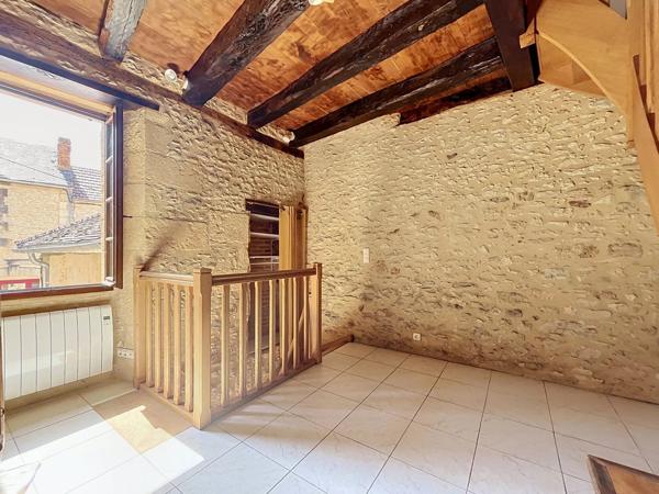 Location                                                      Maison de village
                        
                     2 pièces                      37 m2                     à Le Bugue
