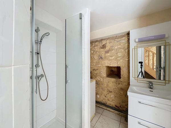 Location                                                      Maison de village
                        
                     2 pièces                      37 m2                     à Le Bugue