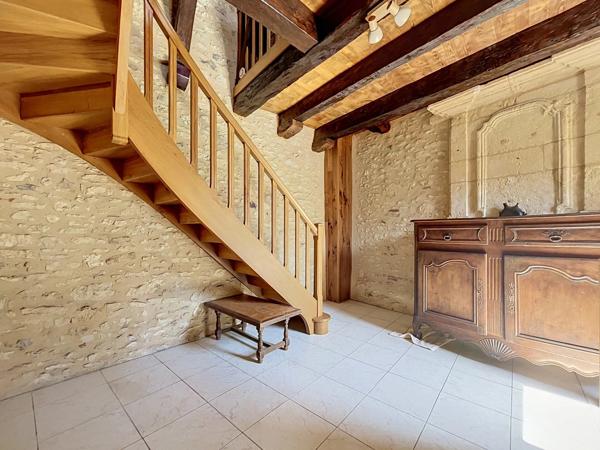 Location                                                      Maison de village
                        
                     2 pièces                      37 m2                     à Le Bugue