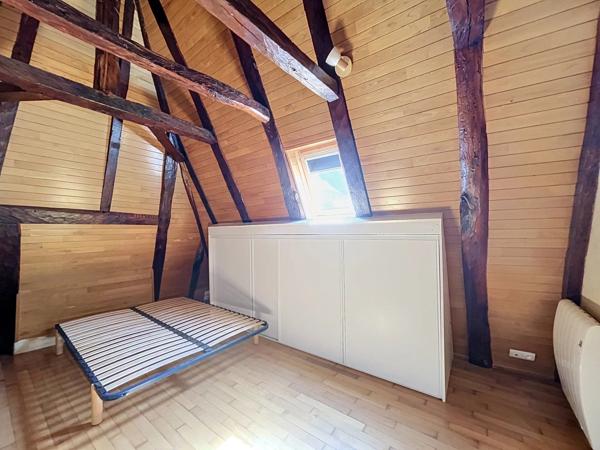 Location                                                      Maison de village
                        
                     2 pièces                      37 m2                     à Le Bugue