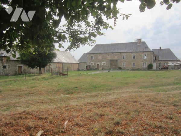 Grande propriété de 463 m2 habitable, grande dépendance et étang 6800 m2