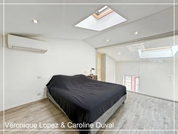 Bordeaux (33), quartier Saint-Michel, superbe appartement T3 en duplex dans un bel immeuble en pierre