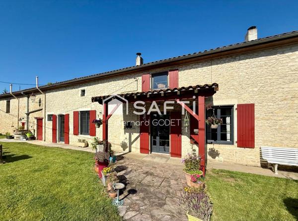 Maison ancienne en pierre proche commerces.