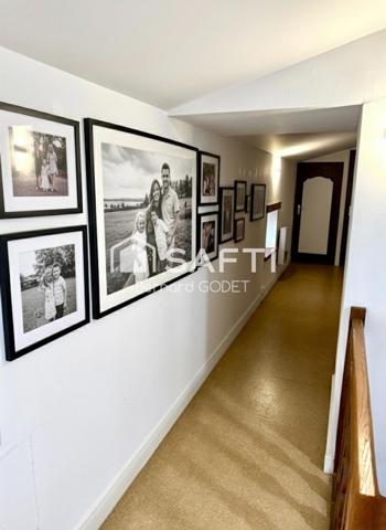 Maison ancienne en pierre proche commerces.