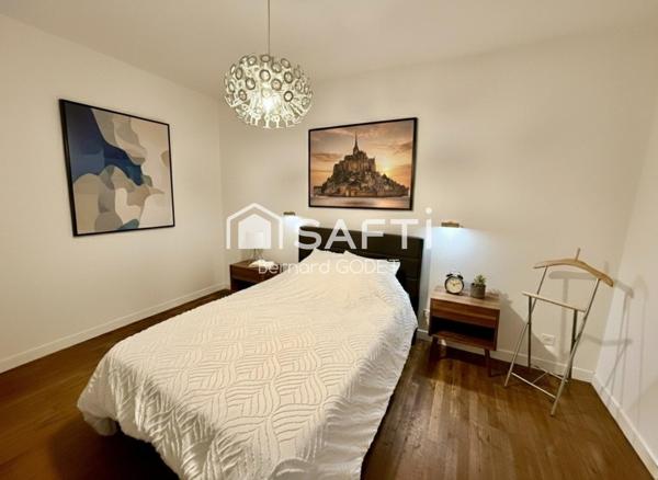 Maison ancienne en pierre proche commerces.