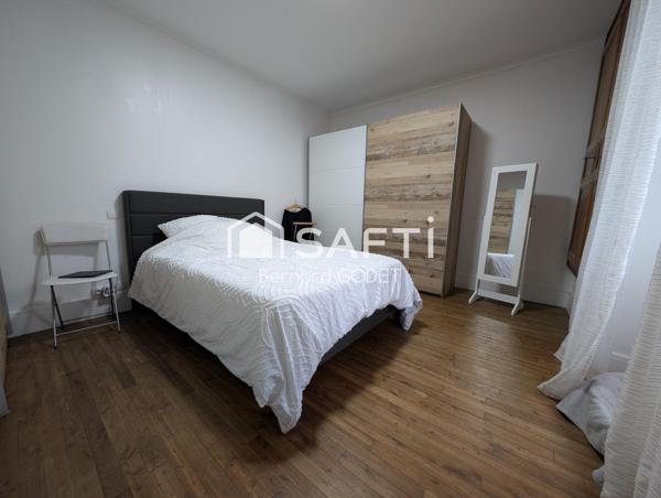 Maison ancienne en pierre proche commerces.