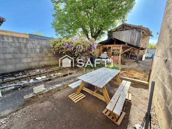 MAISON EN PIERRE 3 CHAMBRES PORCHE ET COURS A CHENAY !