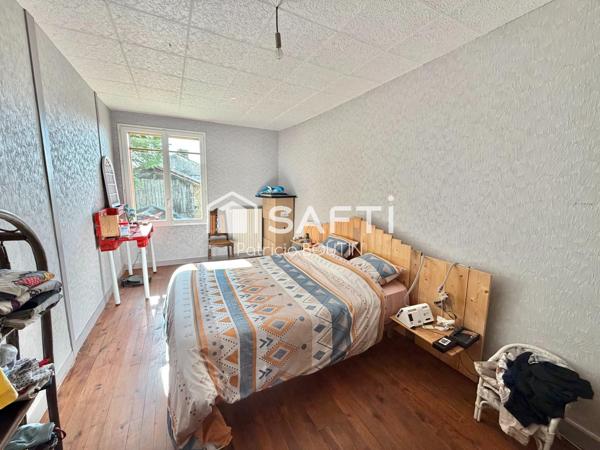 MAISON EN PIERRE 3 CHAMBRES PORCHE ET COURS A CHENAY !