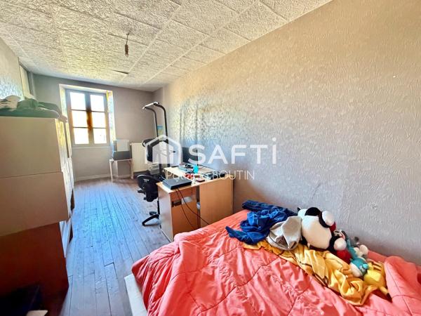 MAISON EN PIERRE 3 CHAMBRES PORCHE ET COURS A CHENAY !