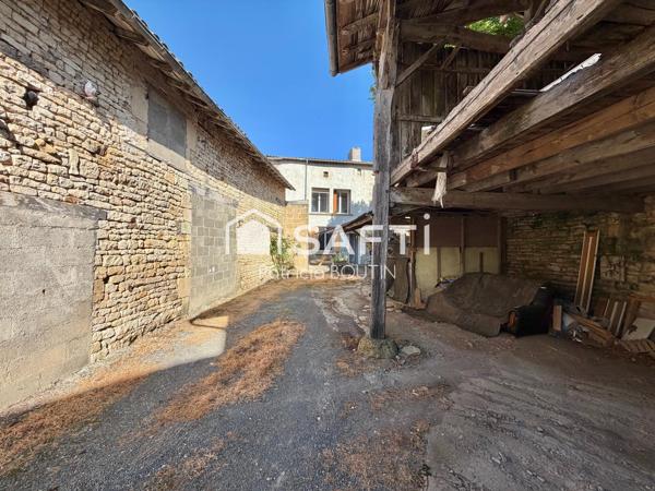 MAISON EN PIERRE 3 CHAMBRES PORCHE ET COURS A CHENAY !
