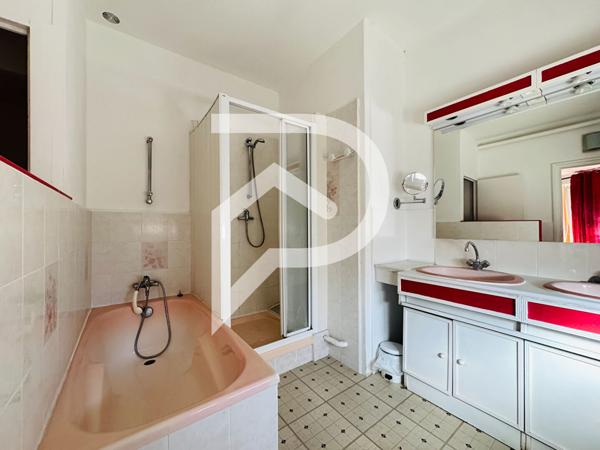 Immeuble 12 pièces 340 m2