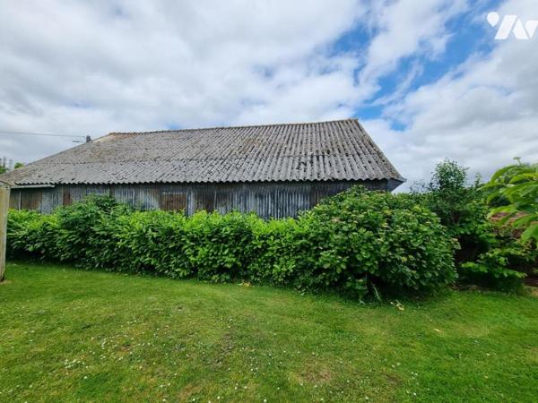 Maison +dépendances et bois