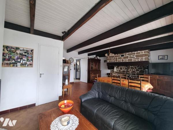 Maison +dépendances et bois