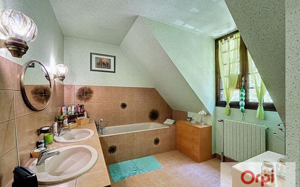 Maison à vendre    5 pièces •  Terrasson-Lavilledieu