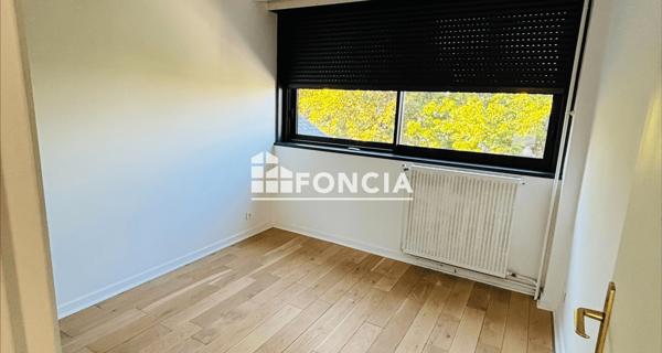 Location Appartement 5 pièces 113 m² - Saint-cloud 92210