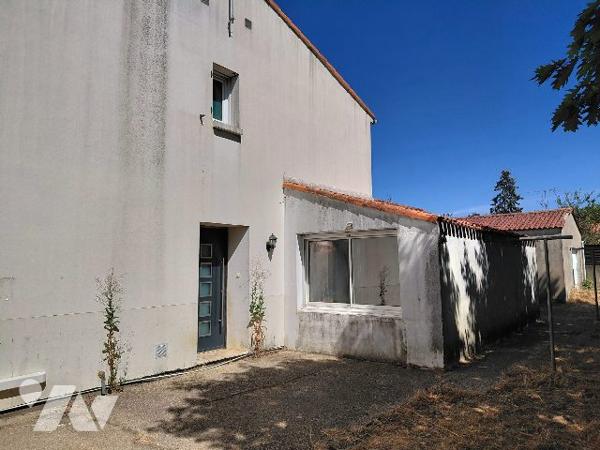 A VENDRE - MAISON 5 PIECES - 101 M²
