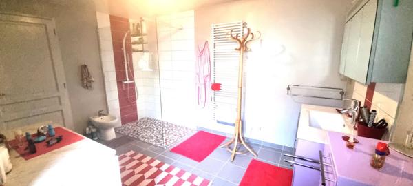 Maison de caractère - très soignée avec sa grange - CLASSE D