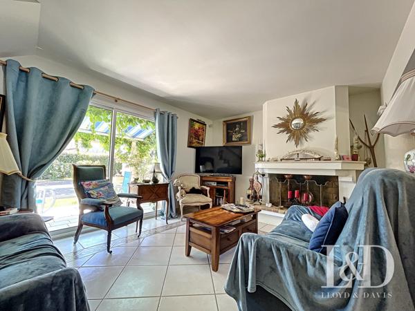 BREUILLET : villa 170 m² + dépendances et piscine, sur 2066 m² de parc