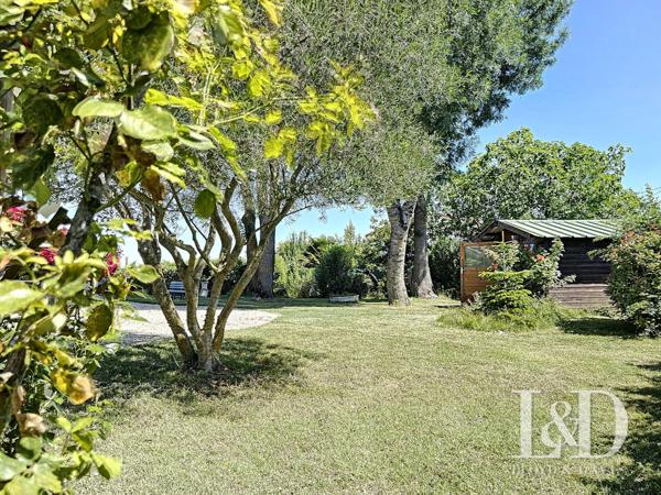 BREUILLET : villa 170 m² + dépendances et piscine, sur 2066 m² de parc