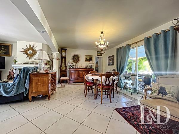 BREUILLET : villa 170 m² + dépendances et piscine, sur 2066 m² de parc