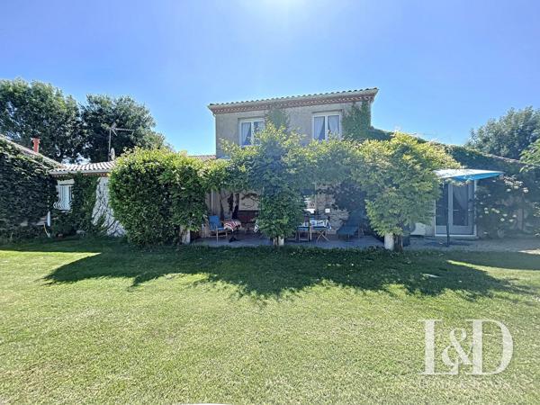 BREUILLET : villa 170 m² + dépendances et piscine, sur 2066 m² de parc