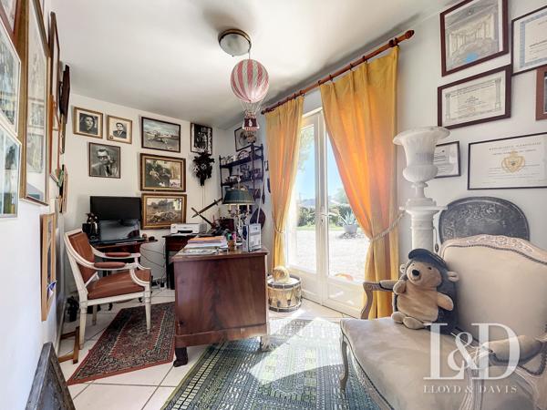 BREUILLET : villa 170 m² + dépendances et piscine, sur 2066 m² de parc