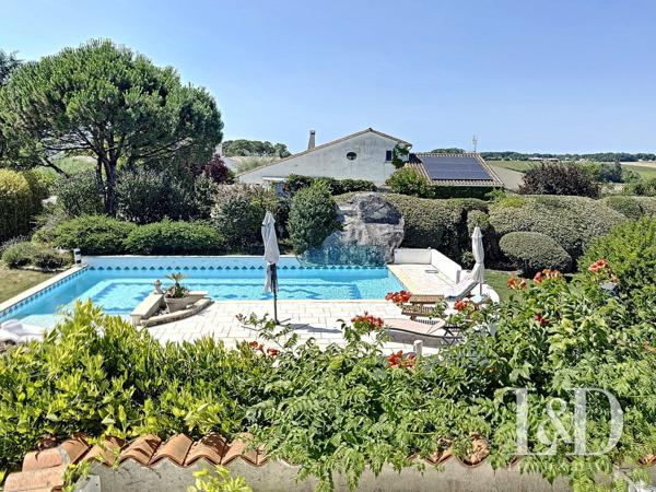 BREUILLET : villa 170 m² + dépendances et piscine, sur 2066 m² de parc