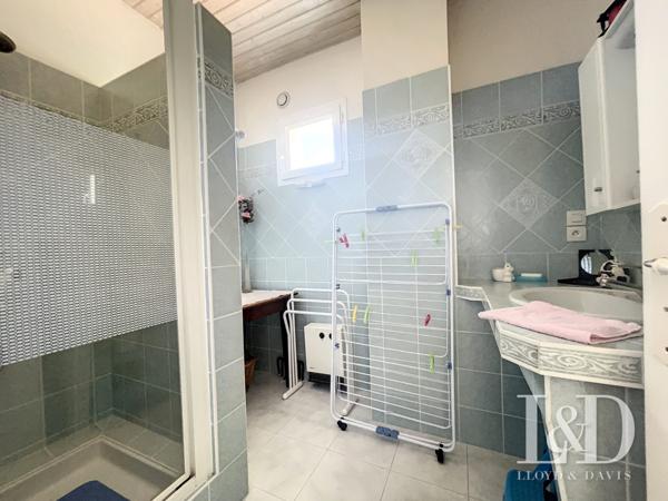 BREUILLET : villa 170 m² + dépendances et piscine, sur 2066 m² de parc