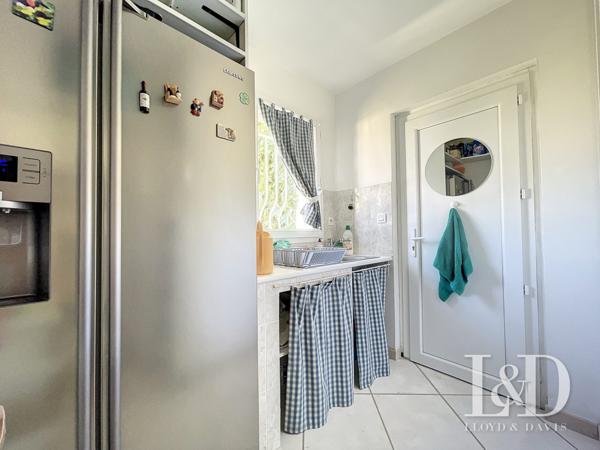 BREUILLET : villa 170 m² + dépendances et piscine, sur 2066 m² de parc