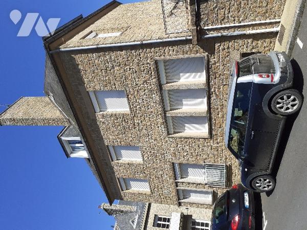 Maison centre ville en pierre avec 3 chambres , séjour, cuisine, jardin, garage