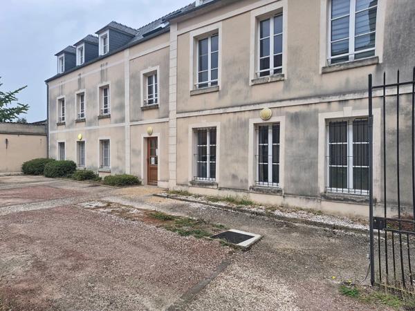 Location                                                      Appartement
                        
                     2 pièces                      44 m2                     à Laon