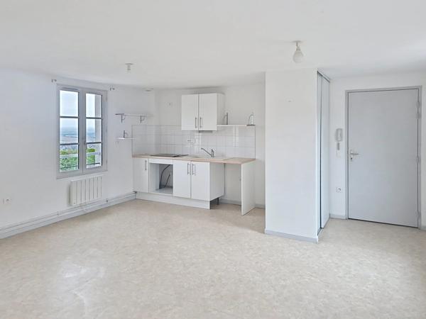 Location                                                      Appartement
                        
                     2 pièces                      44 m2                     à Laon