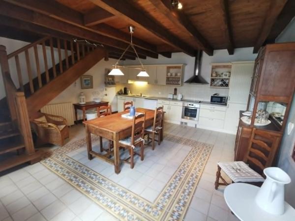 Maison de caractère avec piscine, un bien unique proche de tout ce qui importe