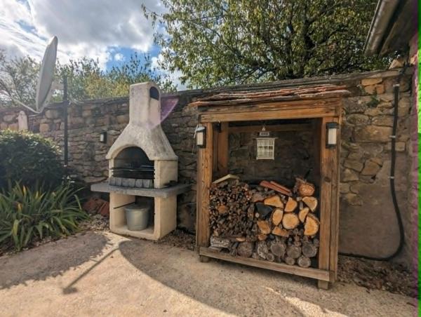 Maison de caractère avec piscine, un bien unique proche de tout ce qui importe