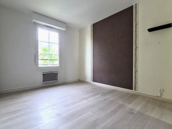 Appartement
         4 pièces
        - 88 m² 282 000 € *