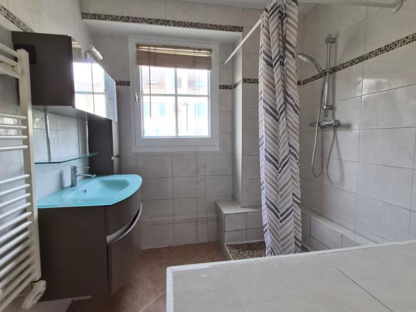 Appartement
         4 pièces
        - 88 m² 282 000 € *
