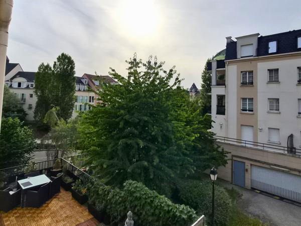 Appartement
         4 pièces
        - 88 m² 282 000 € *