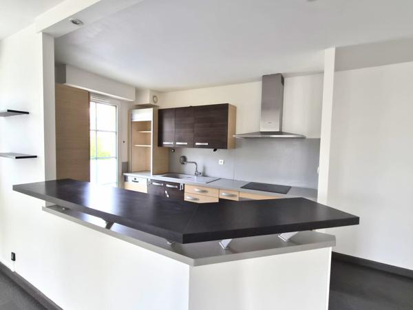 Appartement
         4 pièces
        - 88 m² 282 000 € *