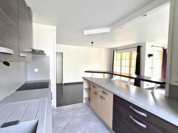 Appartement
         4 pièces
        - 88 m² 282 000 € *