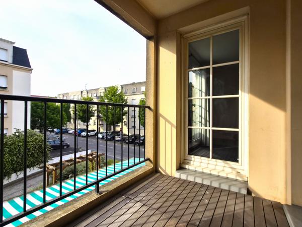Appartement
         4 pièces
        - 88 m² 282 000 € *