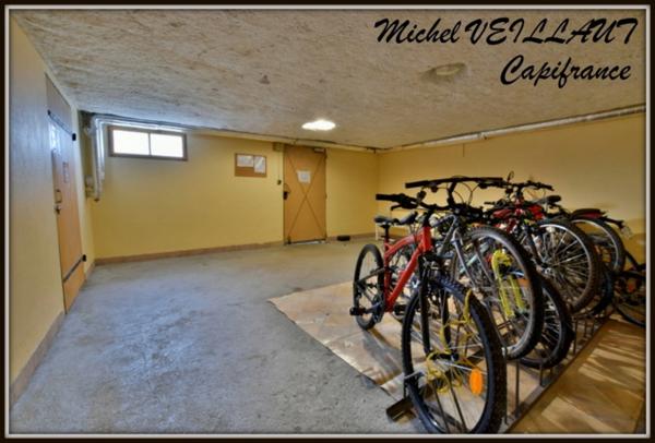 Appartement à vendre 4 pièces YZEURE (03), 4éme étage avec ascenseur, très bon état général