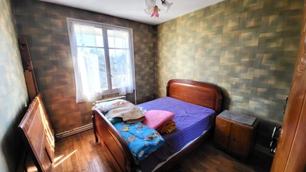 MONTS - 37260 - MAISON SPACIEUSE - 4 CHAMBRES - BELLE ET GRANDE VERANDA - GARAGE - TERRAIN DE 800M2