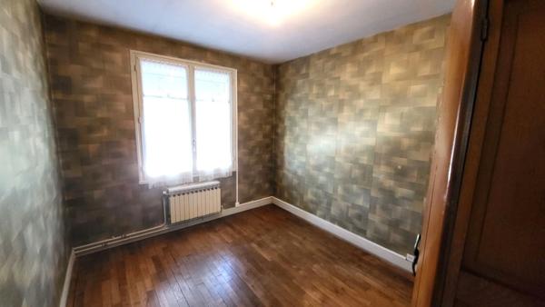 MONTS - 37260 - MAISON SPACIEUSE - 4 CHAMBRES - BELLE ET GRANDE VERANDA - GARAGE - TERRAIN DE 800M2