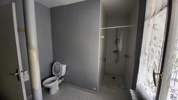 MONTS - 37260 - MAISON SPACIEUSE - 4 CHAMBRES - BELLE ET GRANDE VERANDA - GARAGE - TERRAIN DE 800M2